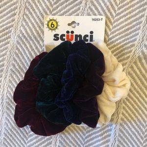 Scünci new vintage set of 5 scrunchies
